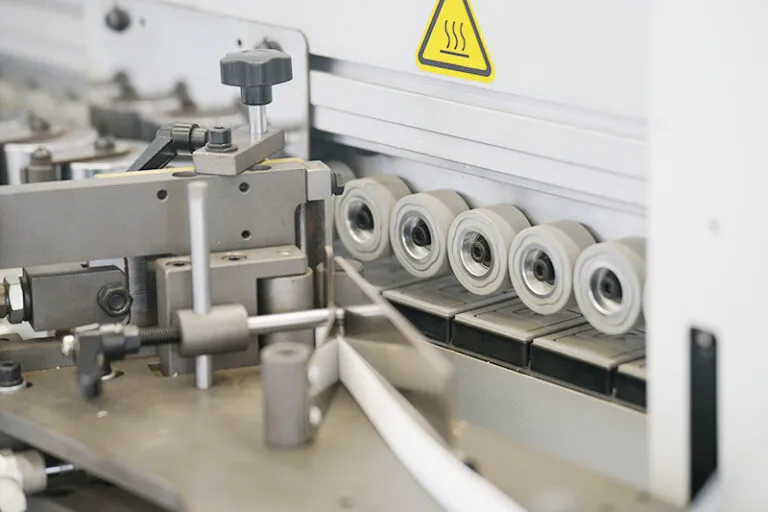 Echipament automat de aplicat cant cu laser, E-80L 2