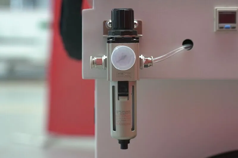 Echipament de curățare laser pentru metal, 3 kW, design nou, cu sistem Chaoqiang DXTECH MHC30 3