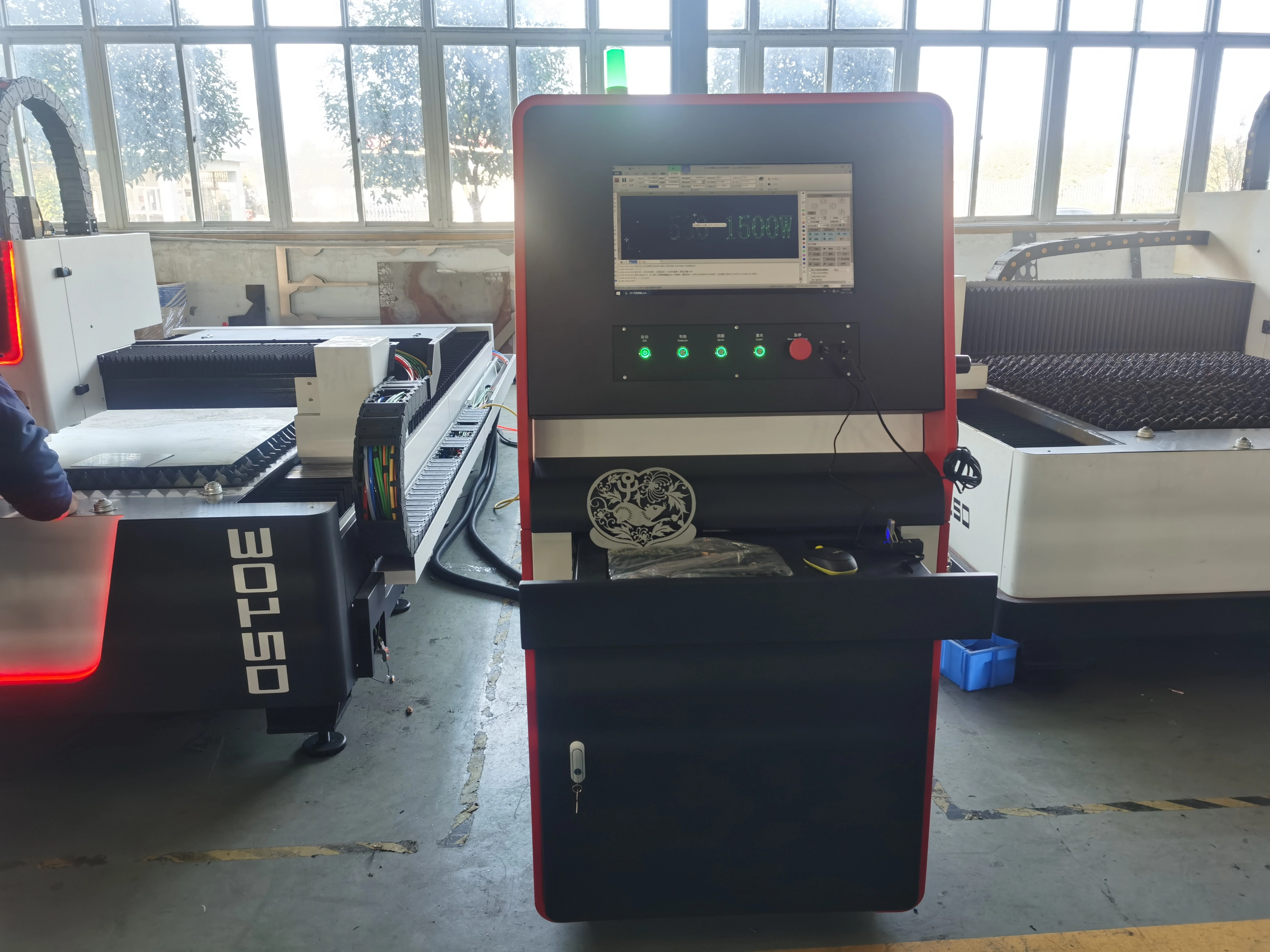 Echipament de tăiere laser cu masă unică 4