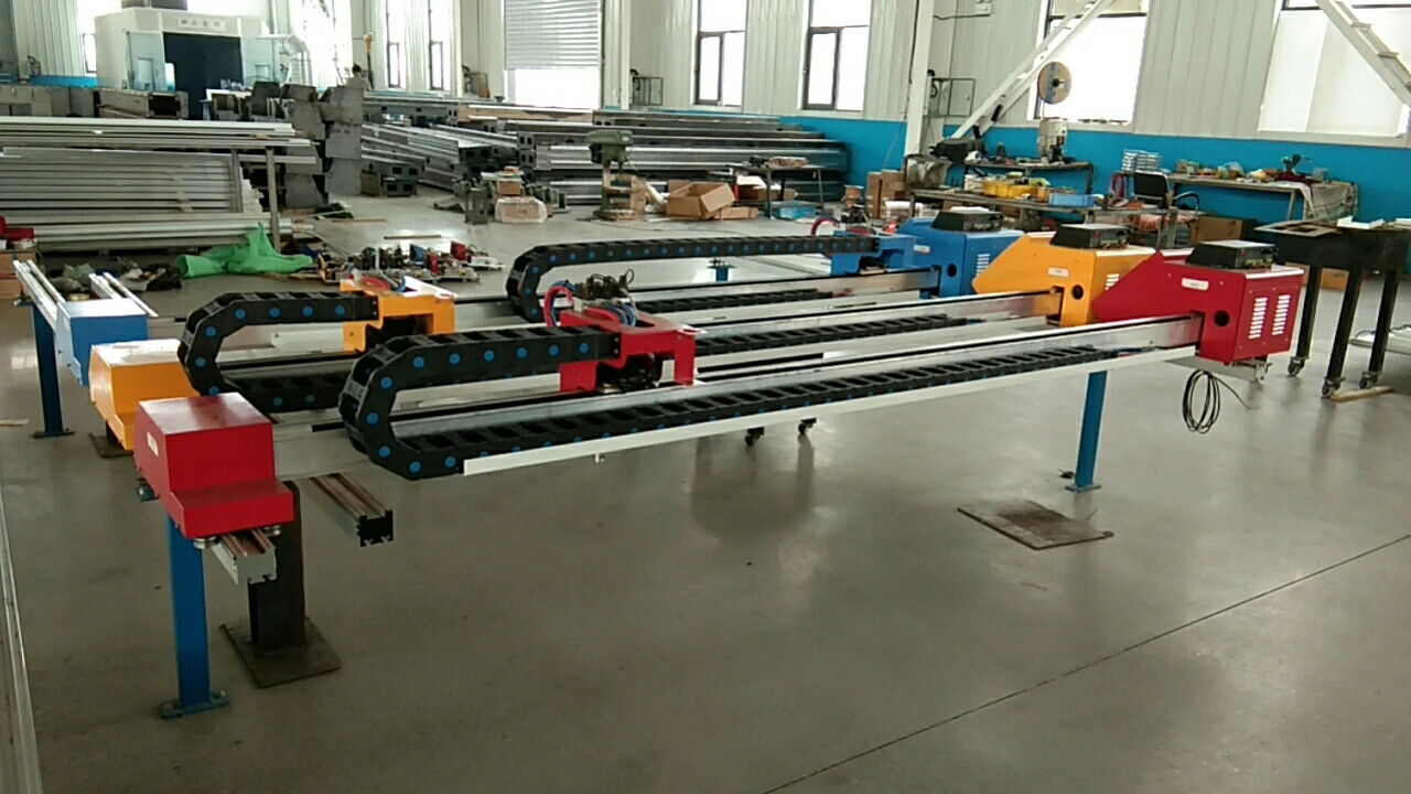 Echipament portabil de tăiere cu plasmă, cu acționare dublă 1