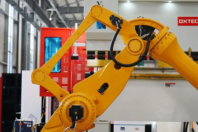 Echipament automat de îndoire a tablei metalice, de înaltă eficiență, cu robot cu 6 axe 4
