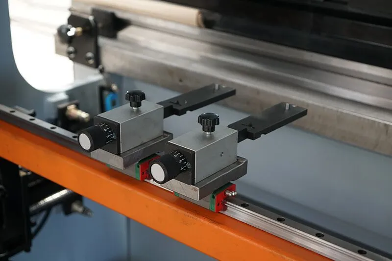 Echipament economic CNC de îndoire, cu ax de torsiune, cu sistem de control E21 2