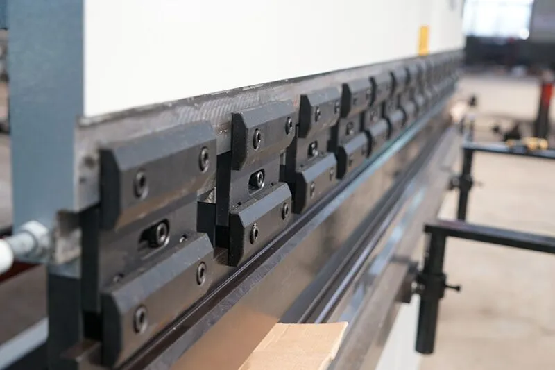 Echipament economic CNC de îndoire, cu ax de torsiune, cu sistem de control E21 3