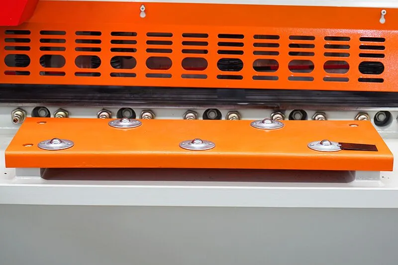 Foarfecă pentru tăierea tablei metalice, DX-11NC-6×3200 2