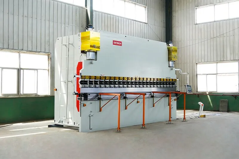 Presă de îndoire a tablei metalice, 500 t, cu sistem CNC DE15 4+1 1
