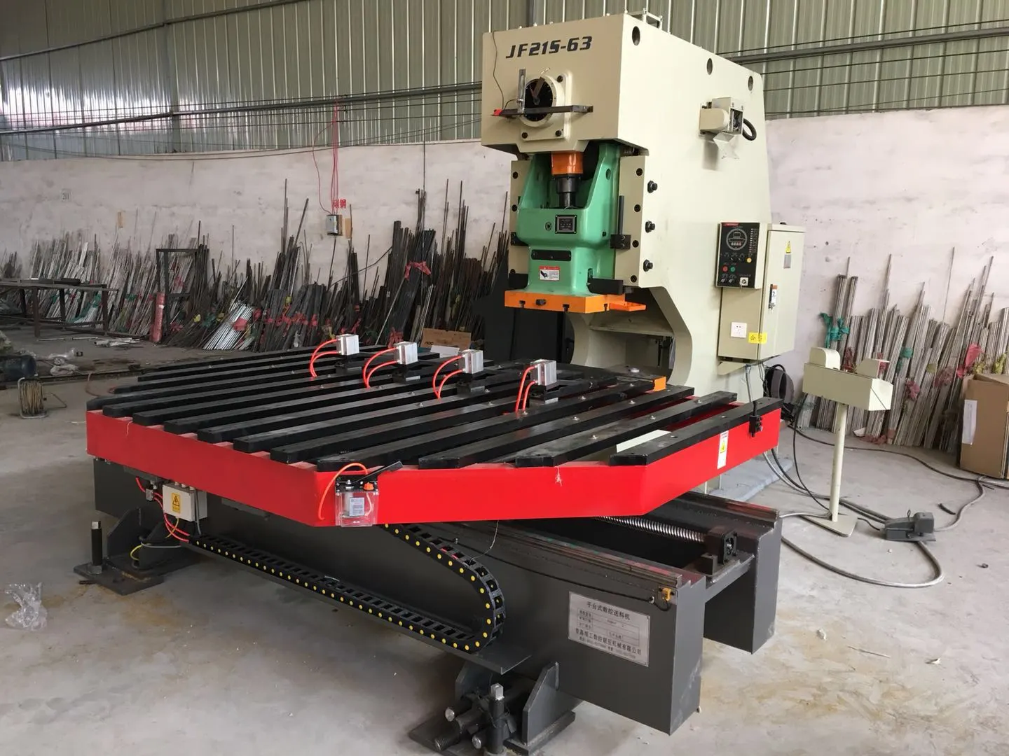 Presă pneumatică de perforat, JH21s, cu masă de alimentare 2